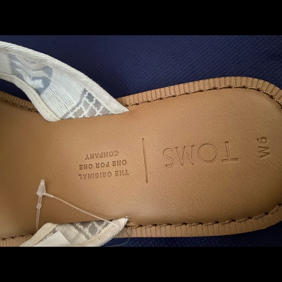 TOMS VIV Natural Arrow Mesh sandals PRICE IS FIRM - Picture 5 of 6